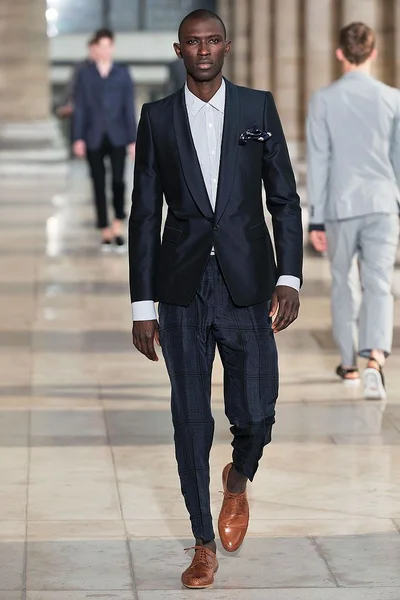 Look 27